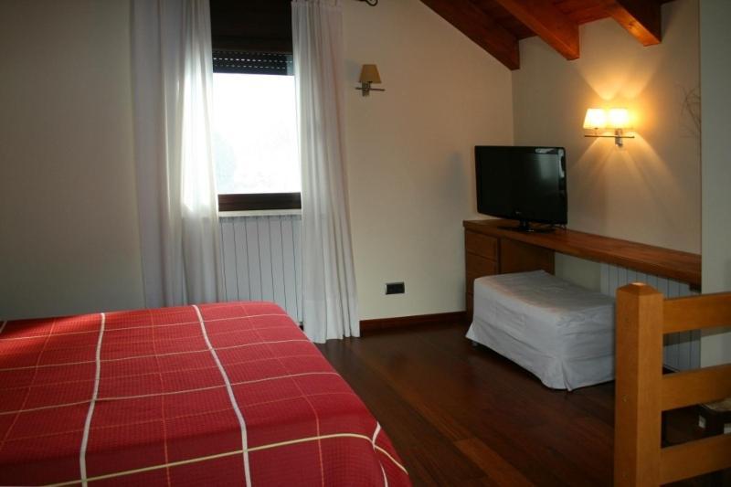 Apartamentos Les Picardes 에스포트 외부 사진