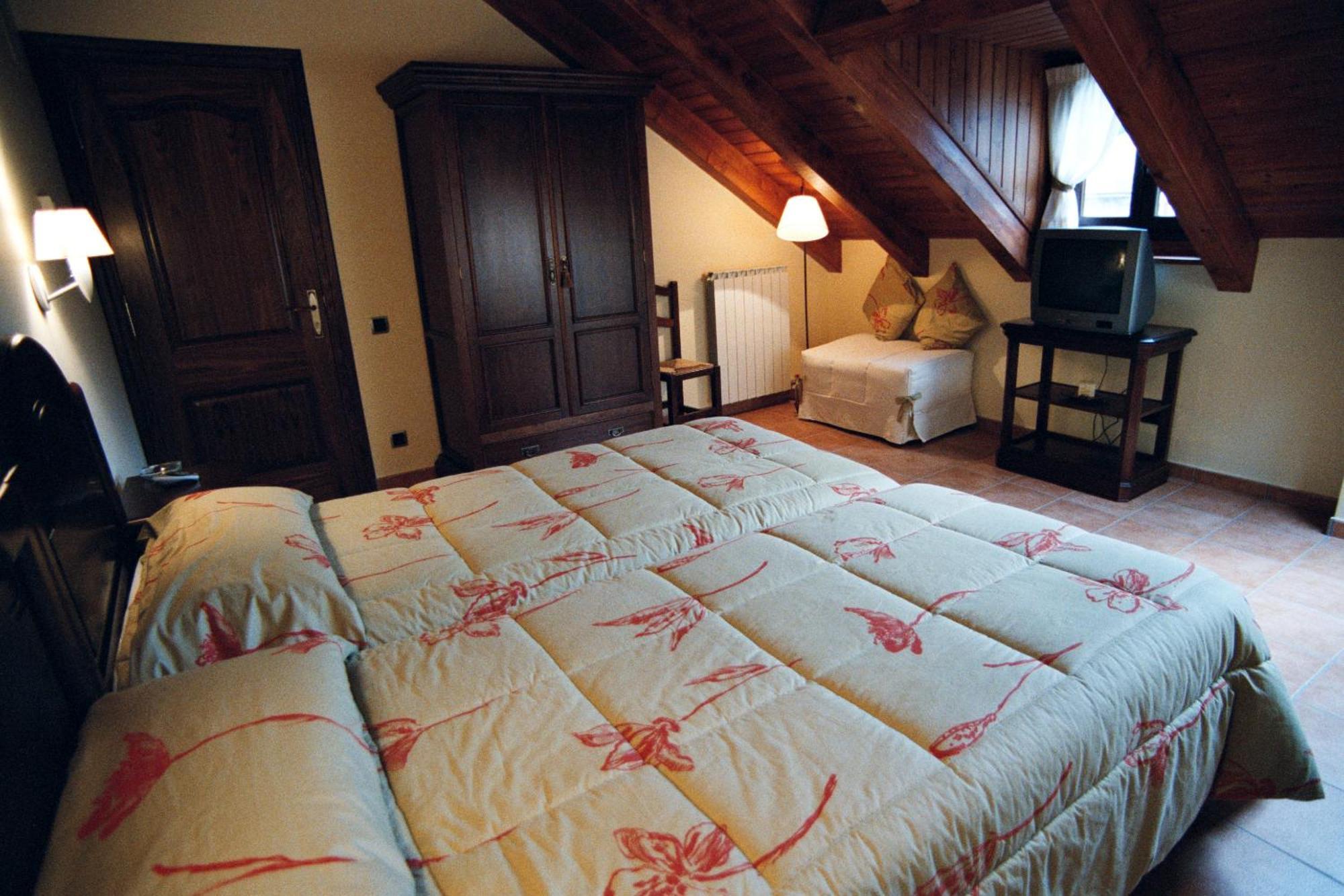 Apartamentos Les Picardes 에스포트 외부 사진